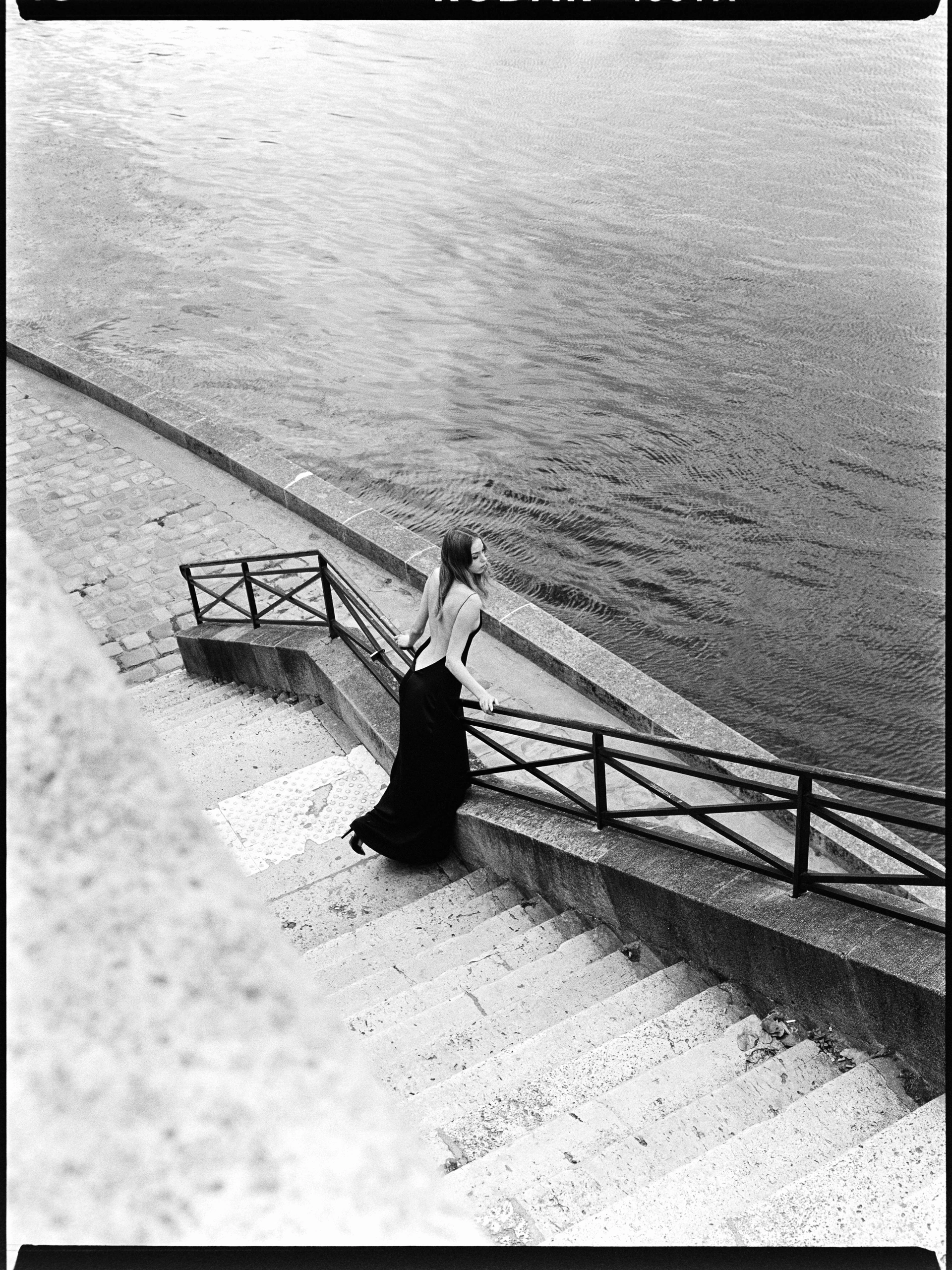 Olga près de l'eau